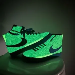 Fresh Never worn Nike Blazer Hi Premium Glow-In-The-Dark From 2006 Nike Blazer Glow In The Dark Retro US 10.5 UK 9.5 2006  main image 4